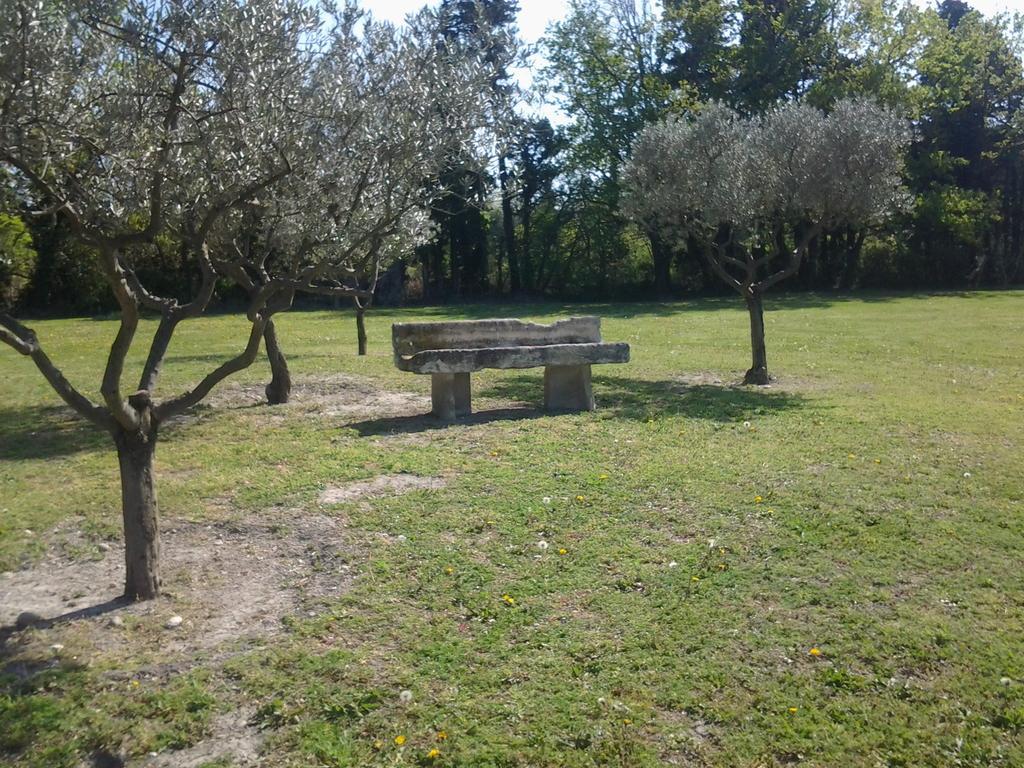 Caumont-sur-Durance La Bastide Des Amouriers מראה חיצוני תמונה