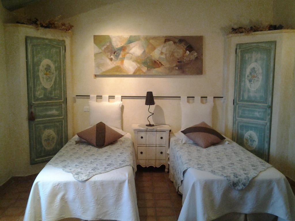 Caumont-sur-Durance La Bastide Des Amouriers מראה חיצוני תמונה